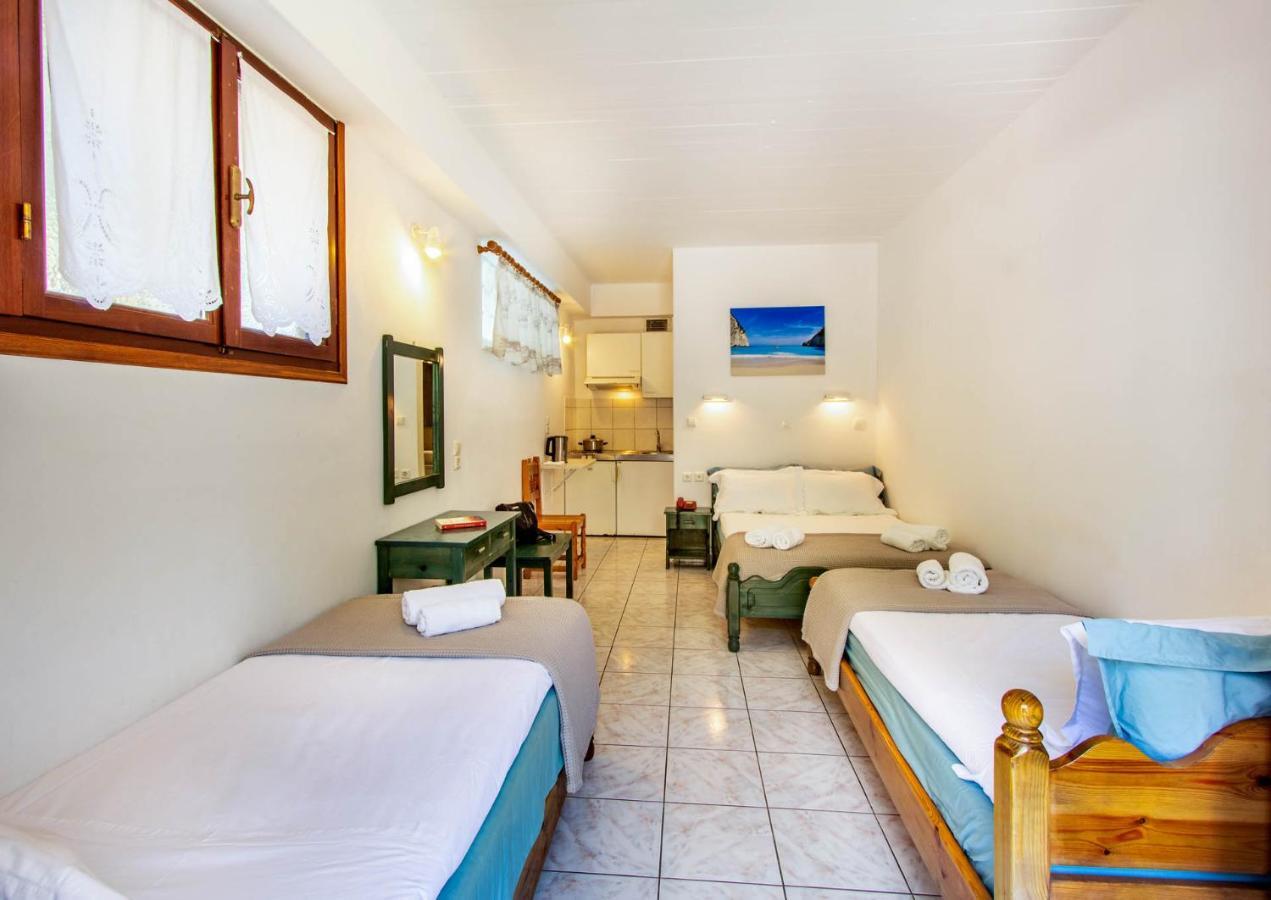 Nefeli Hotel Áyios Nikítas Rom bilde